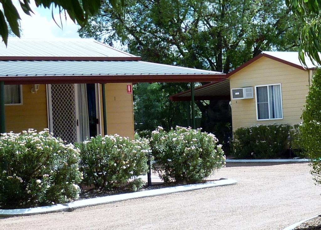 Roma Aussie Tourist Park Motel Bagian luar foto